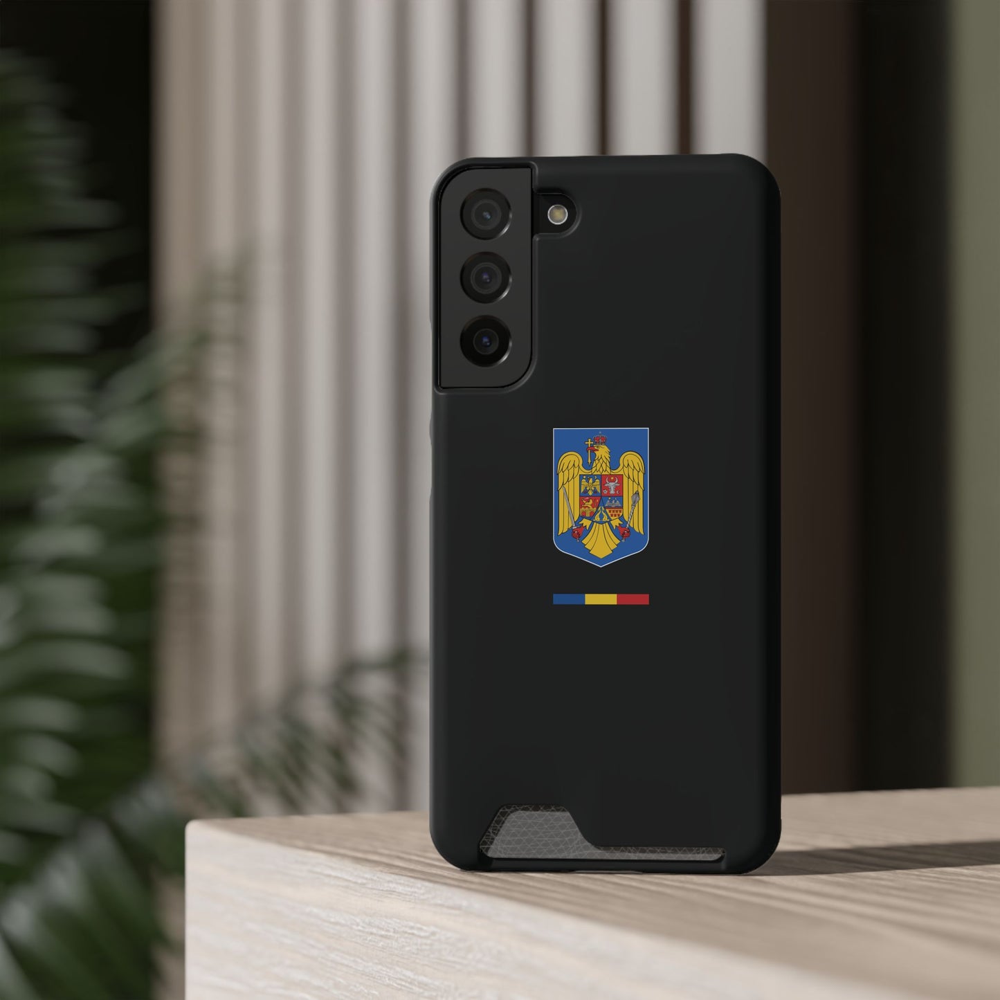 Husă de telefon neagră cu stema României (color) și suport pentru carduri